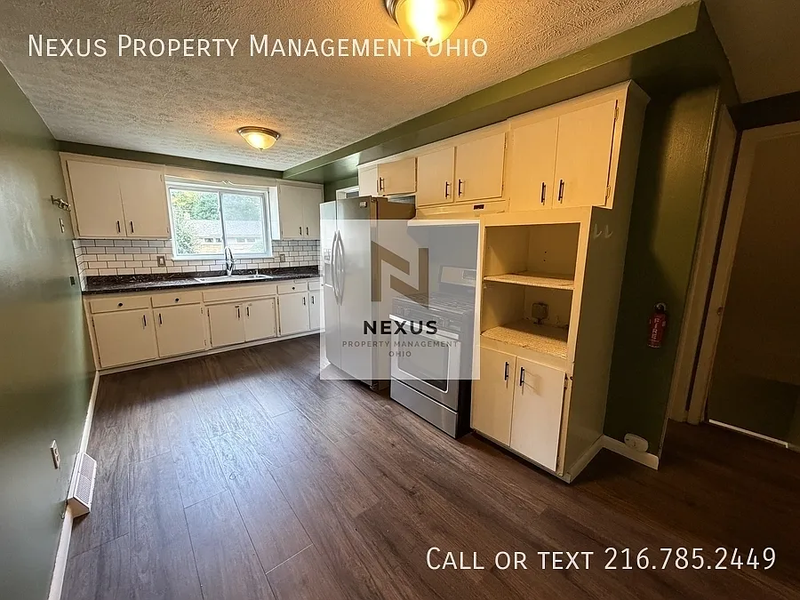 3 bed, 1.5 bath, 1292 sqft, $1,600 — Photo 2