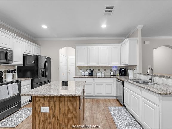 3rd image of 4105 Whispering Creek Dr