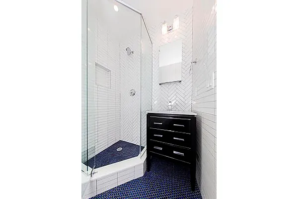 Rented by Warburg | media 6