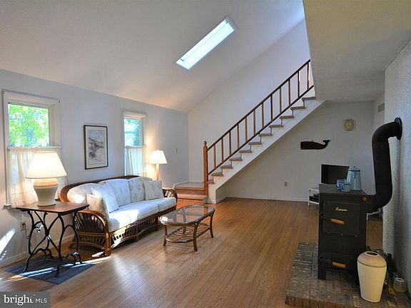 3rd image of 32794 Poplar Dr