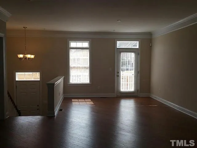 4 bed, 2.5 bath, 2116 sqft, $2,450 — Photo 2