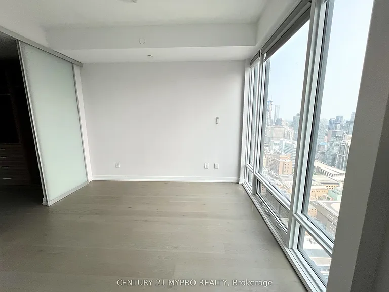 488 University Ave #4003 — Photo 11