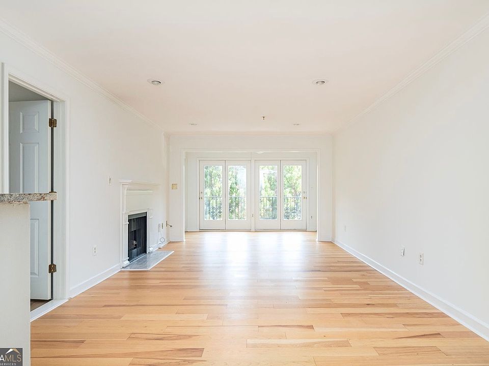 1st image of 3203 Lenox Rd NE APT 28