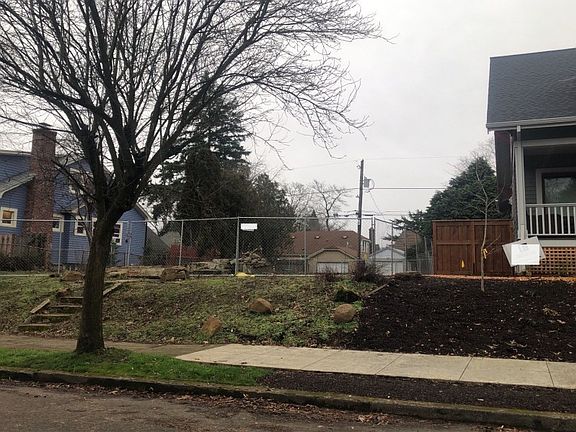 2nd image of 6216 N Kerby Ave