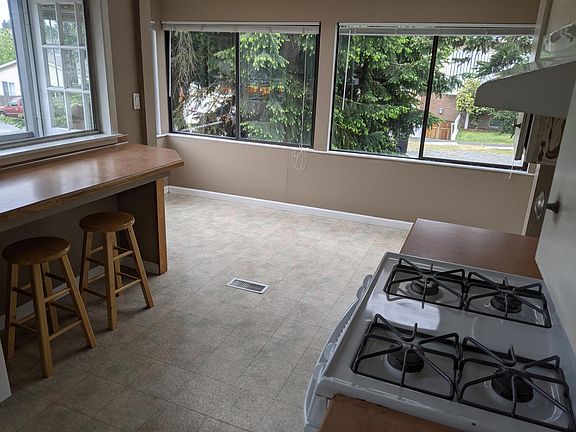 5th image of 501 N 104th St #A