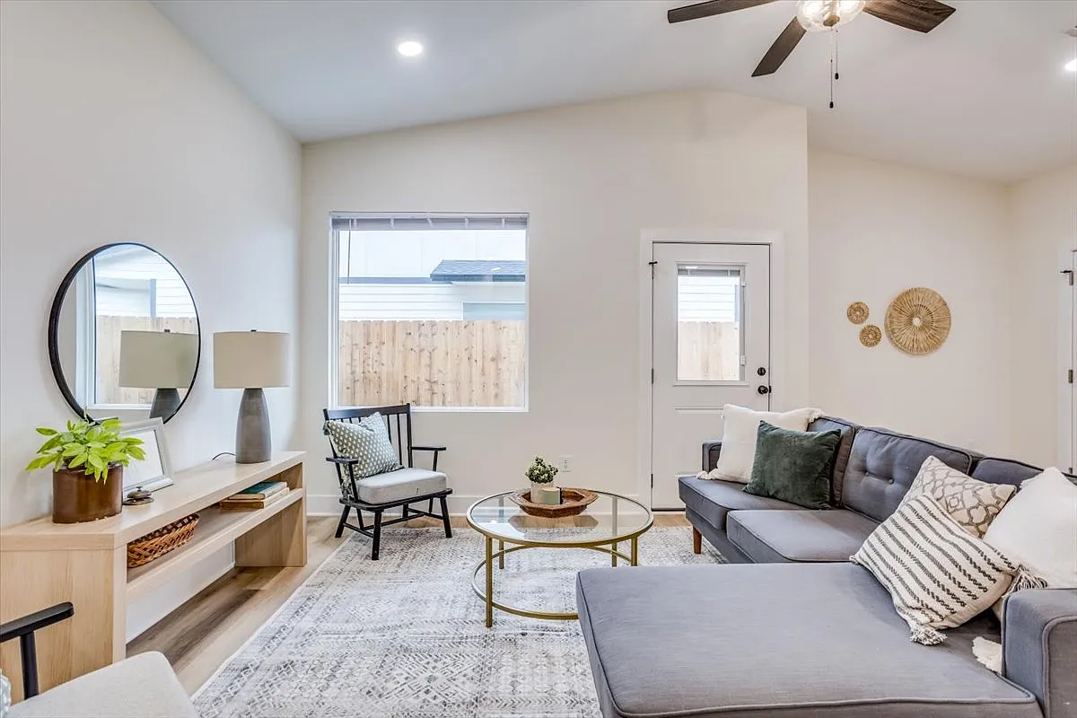 3 bed, 1265 sqft, $1,595 — Photo 4
