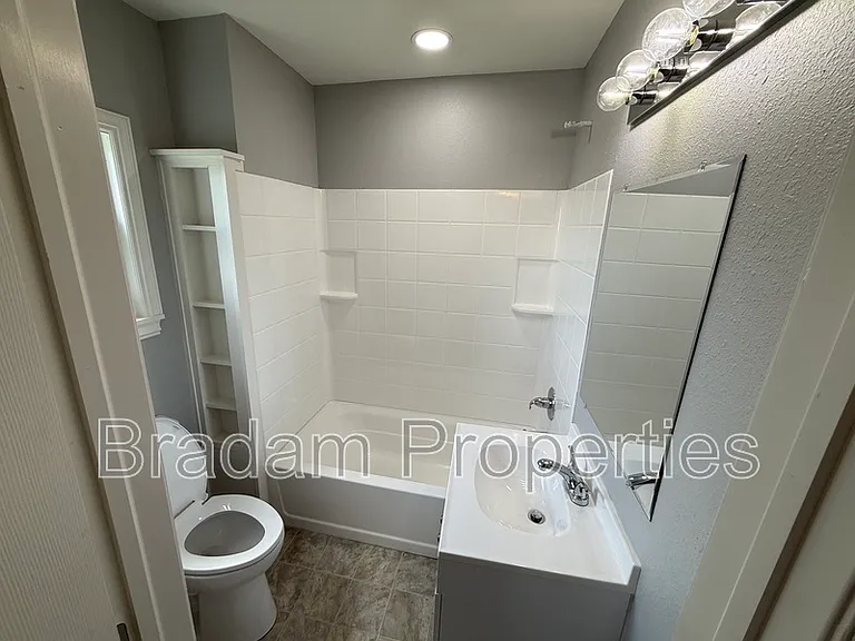 402 S Cedar St — Photo 8