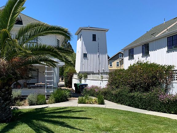 2nd image of 946 Martin Cir #1