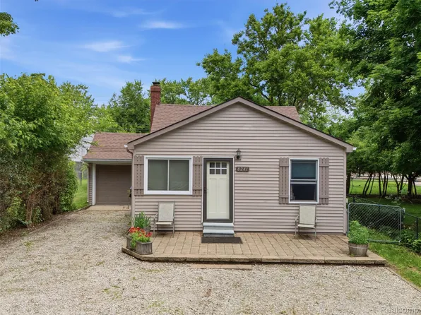 8241 Janis St, Shelby Township, MI 48317