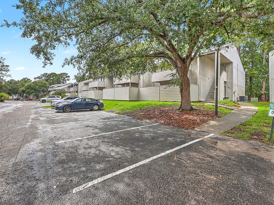 1st image of 806 Greenmeadow Dr