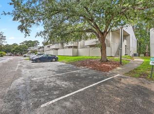 806 Greenmeadow Dr, Goose Creek, SC 29445