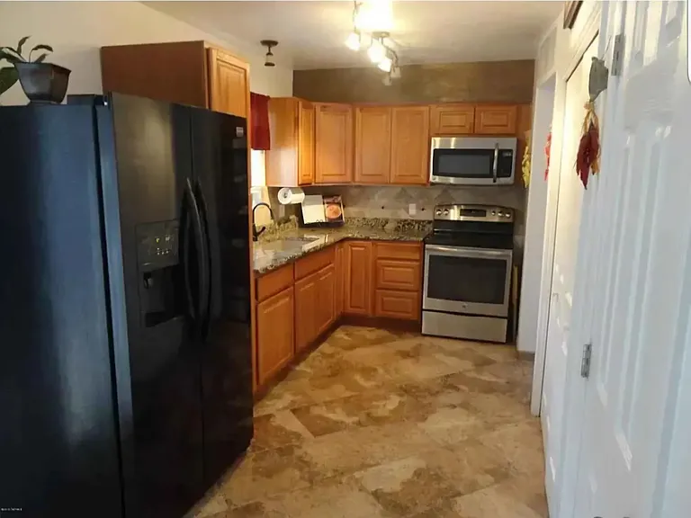 520 S Cherry Ave — Photo 6
