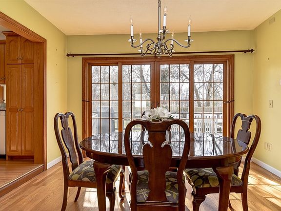 4th image of 8 Edwards Rd