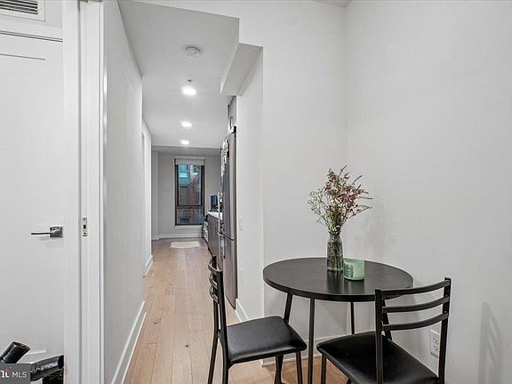 3rd image of 1211 Van St SE APT 403