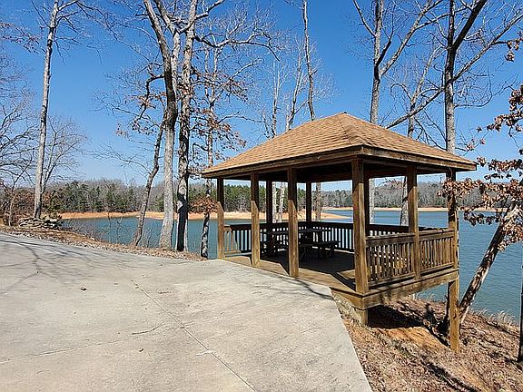 2nd image of 386 Leisure Ct