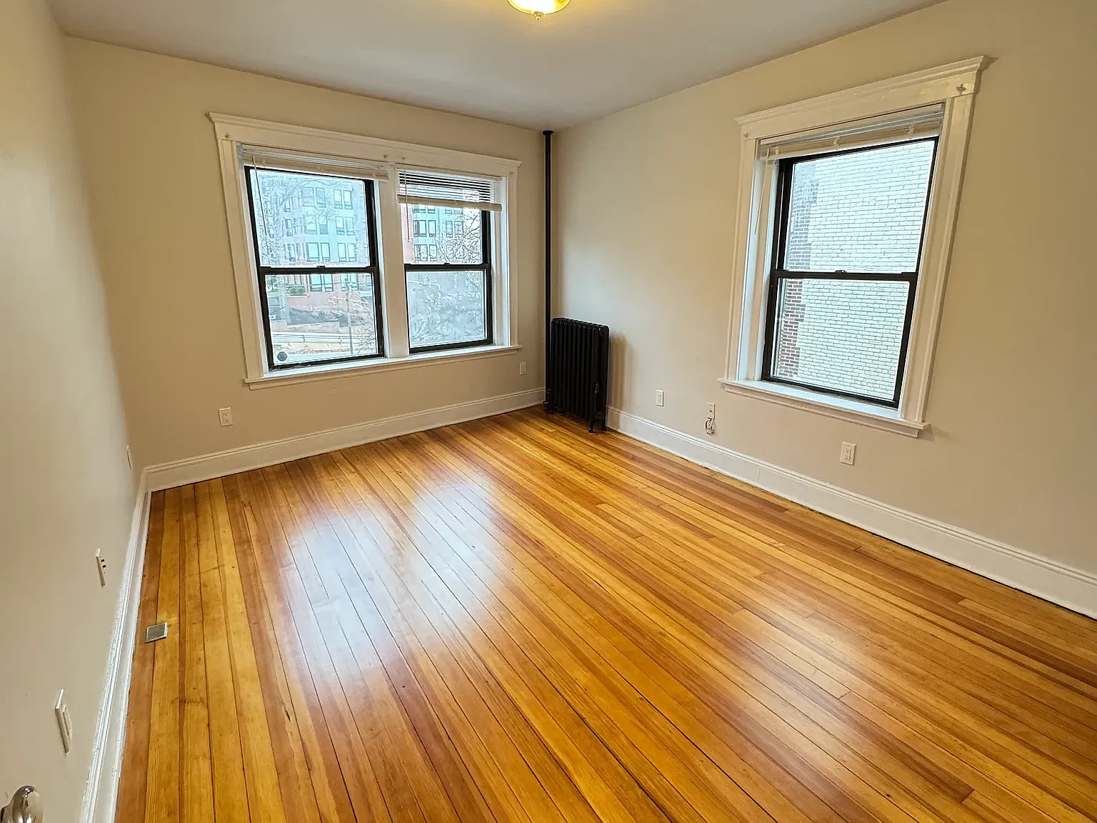3 bed, 1300 sqft, $3,995 — Photo 4