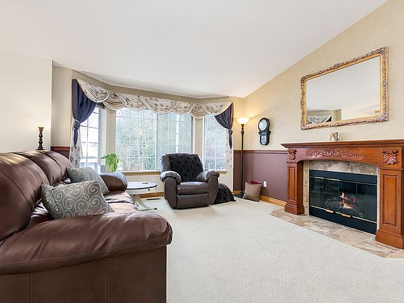 4th image of 420 95th Dr SE