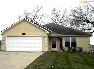 901 Riffle Dr, Pleasant Hill, MO 64080