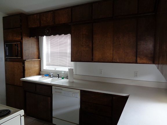 2nd image of 1001 S Plains Park Dr