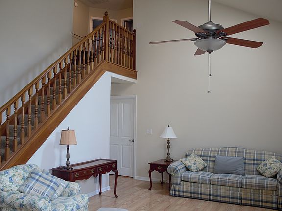5th image of 240 Pennwood Ln