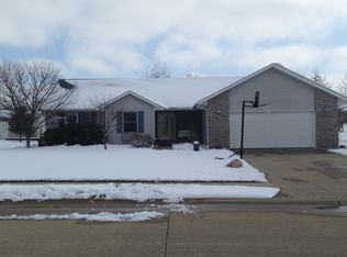 1711 Mackin Dr, De Witt, IA 52742