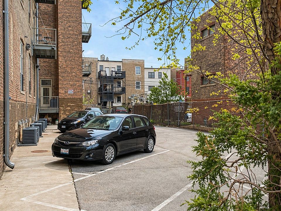 1st image of 1470 W Carmen Ave APT 204