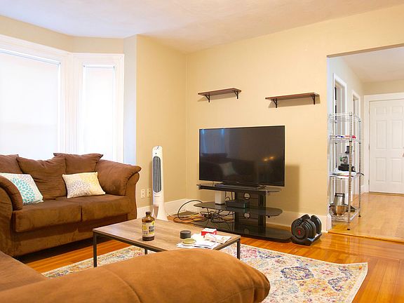 5th image of 47 Newbury St #1