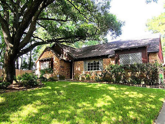 Beautiful shaded cul de sac lot....quiet and private!  Sprinkler system!