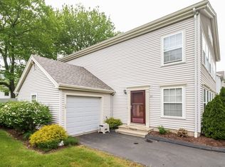 29 Kendall Green Dr, Milford, CT 06461