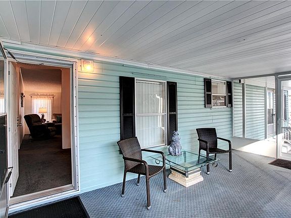 4th image of 429 Papaya Cir