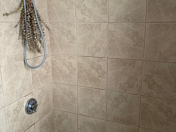 4th image of 19 Wolcott St #3