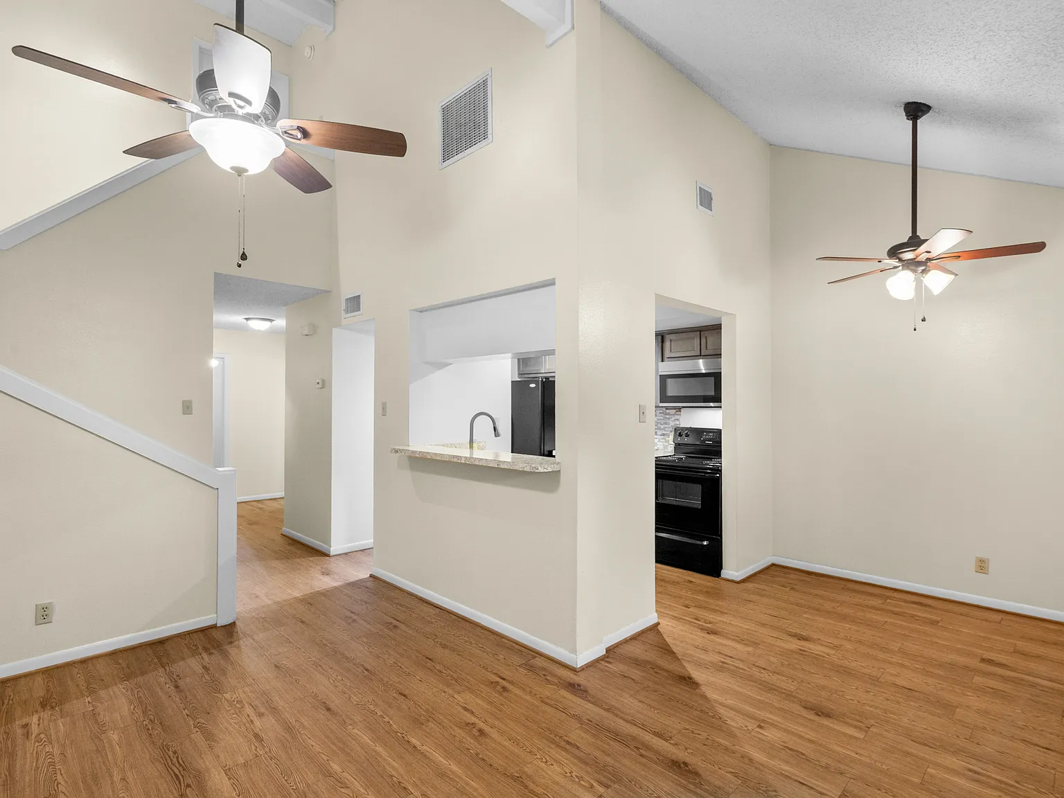 202 B Teakwood Dr — Photo 2
