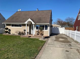 842 Grand Blvd, Westbury, NY 11590