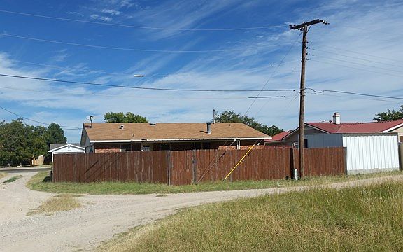 2nd image of 1905 Newcomb Dr