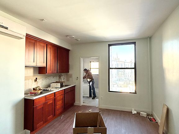 4th image of 545 Meeker Ave APT 2R