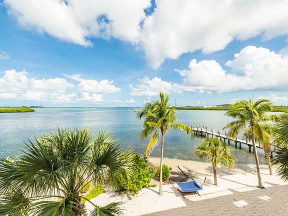 2nd image of 3841 N Roosevelt Blvd #124