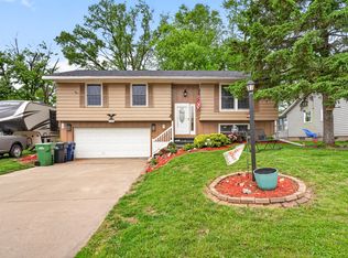 1704 9th St NW, Clinton, IA 52732