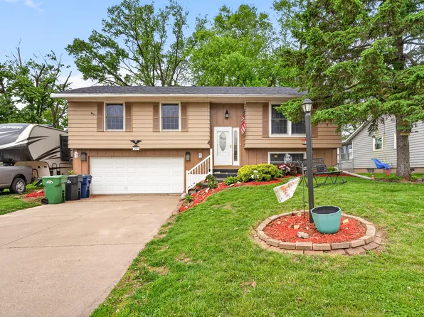 1704 9th St NW, Clinton, IA 52732