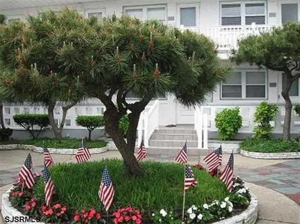 9711 Atlantic Ave, Margate City, NJ 08402