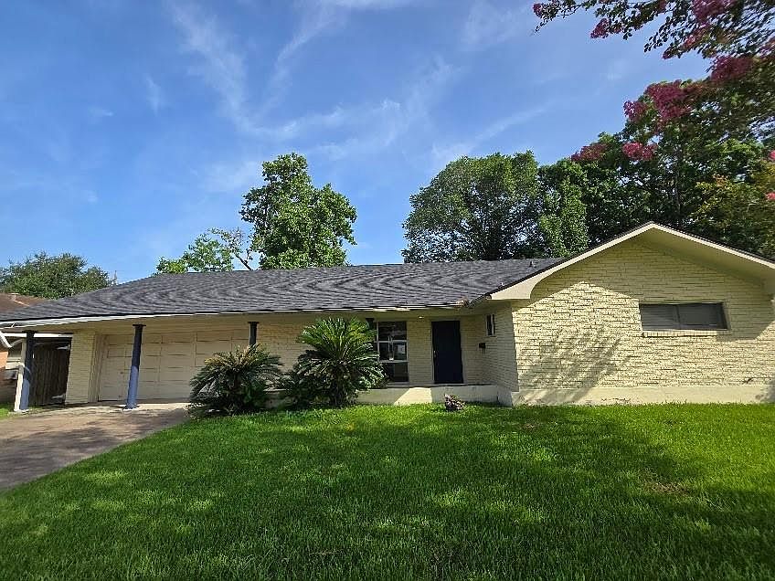 1st image of 1011 Oak Dr