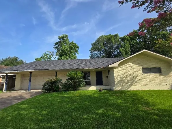 1011 Oak Dr, Liberty, TX 77575
