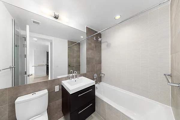 Rented by R New York | media 18