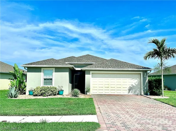 2633 Manzilla Ln, Cape Coral, FL 33909