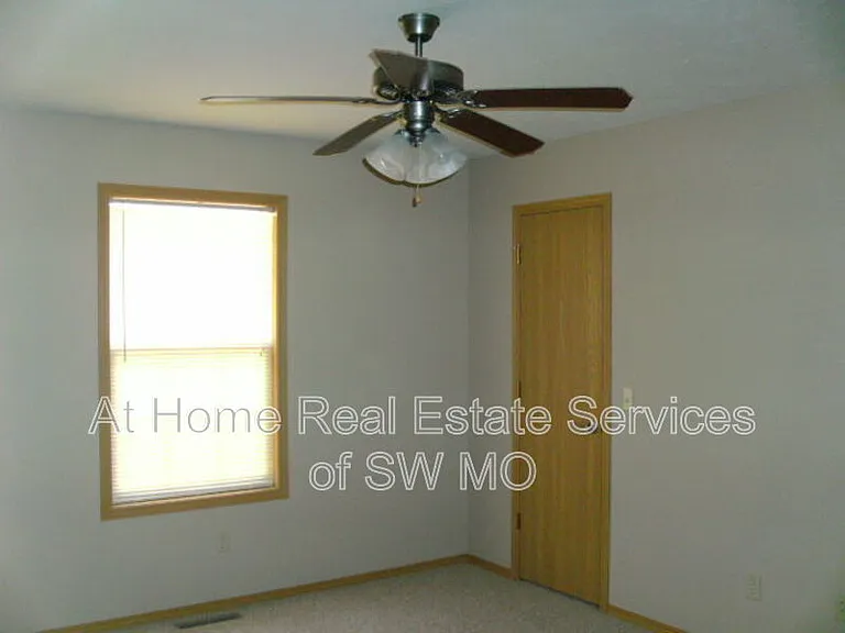 1132 N Westwood Ave — Photo 4