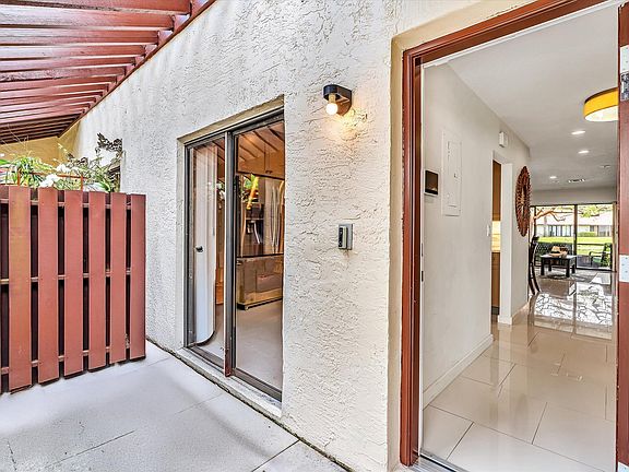 3rd image of 4335 Carambola Circle N