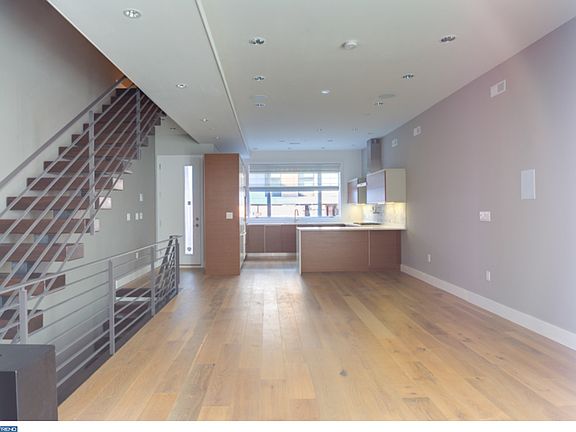 4th image of 204-6 W Laurel #3