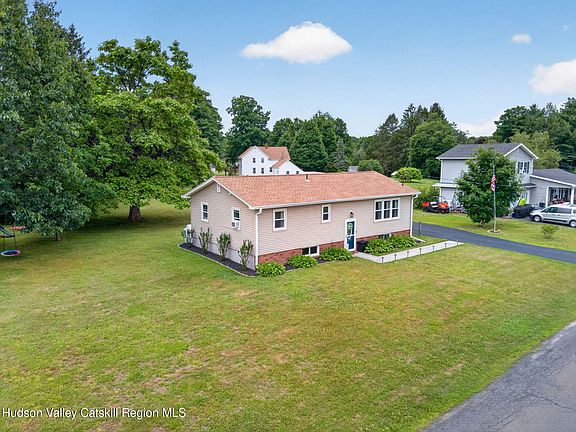 3rd image of 28 Lakeview Drive