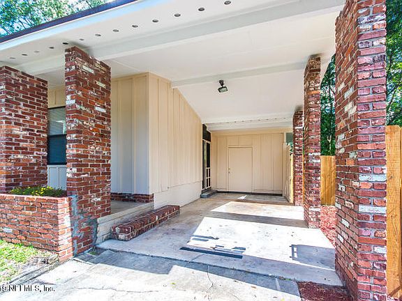 3rd image of 1251 Knobb Hill Dr