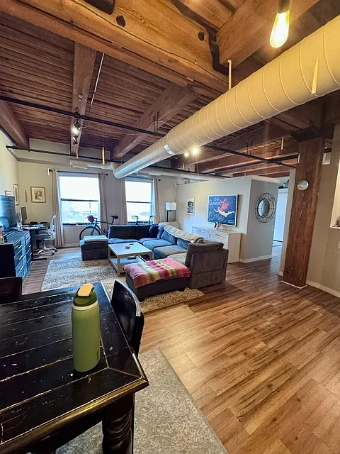 1 bed, 921 sqft, $2,500 — Photo 3