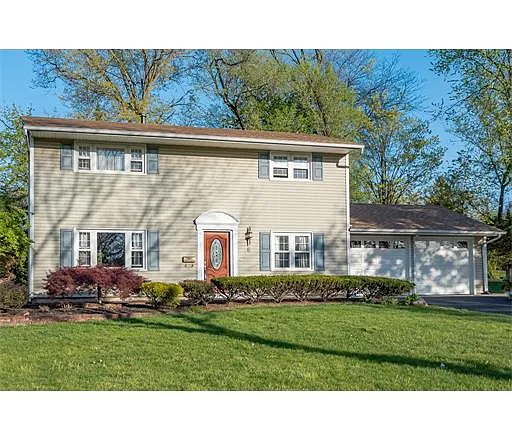 8 Tiffin Rd photo 1